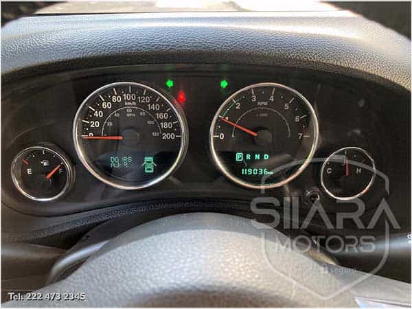 Jeep Wrangler Unlimited Sahara 2014 - Foto 14