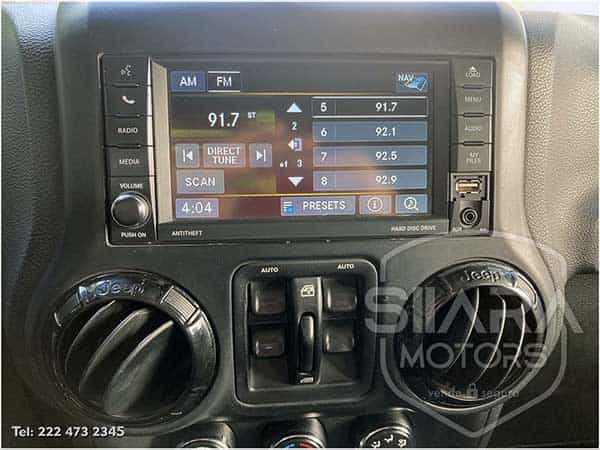 Jeep Wrangler Unlimited Sahara 2014 - Foto 17