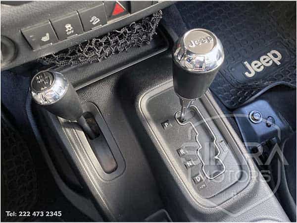 Jeep Wrangler Unlimited Sahara 2014 - Foto 19