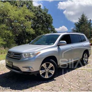 Toyota Highlander Premium V6 FWD <br> 2012